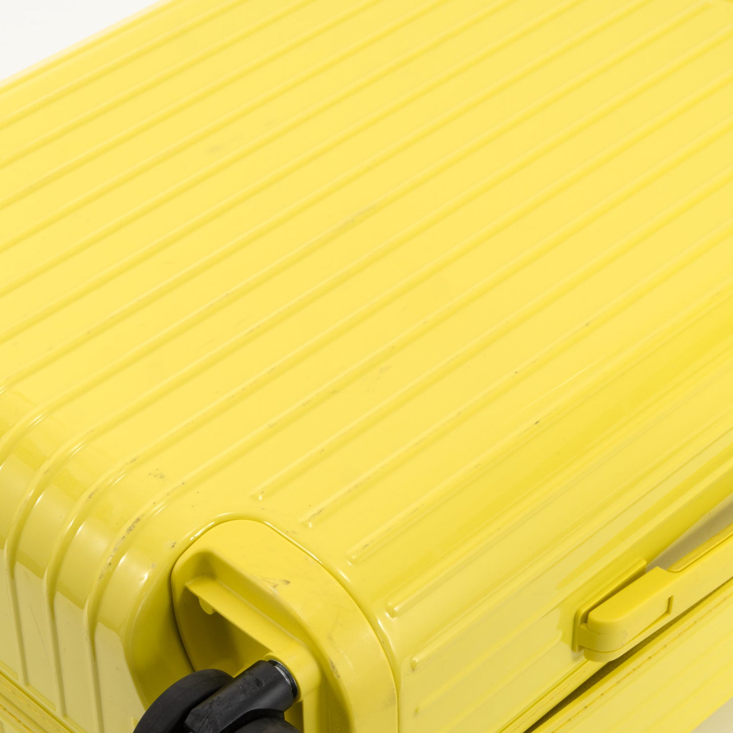RIMOWA(リモワ) エッセンシャル 36L 4輪 キャビン