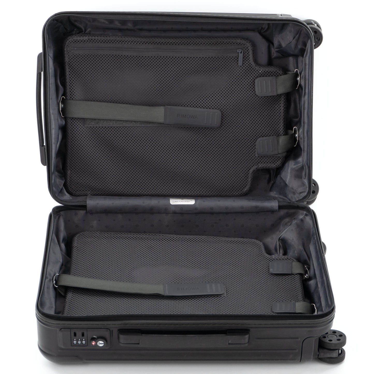 リモワ エッセンシャルスリーブ キャビン 37L 4輪 マットブラック 842.53.63.4.63.4 中古