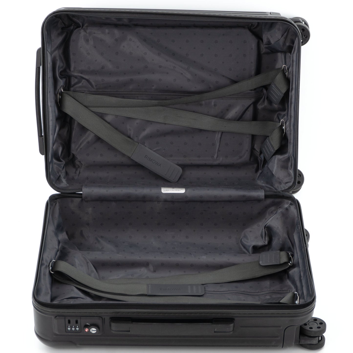 リモワ エッセンシャルスリーブ キャビン 37L 4輪 マットブラック 842.53.63.4.63.4 中古
