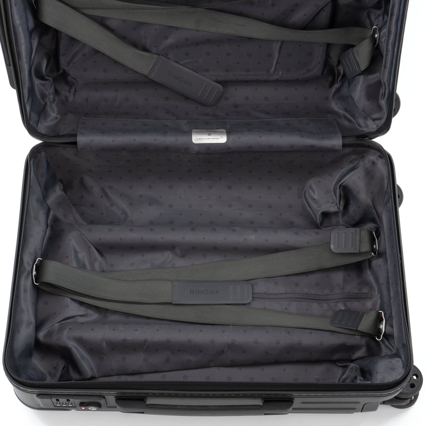 リモワ エッセンシャルスリーブ キャビン 37L 4輪 マットブラック 842.53.63.4.63.4 中古