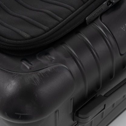 リモワ エッセンシャルスリーブ キャビン 37L 4輪 マットブラック 842.53.63.4.63.4 中古
