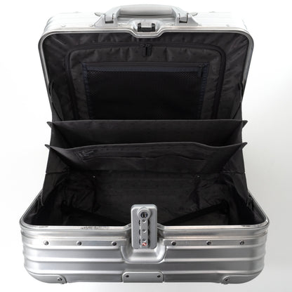 リモワ オリジナル コンパクト 29L 4輪 シルバー 925.40.00.4 中古