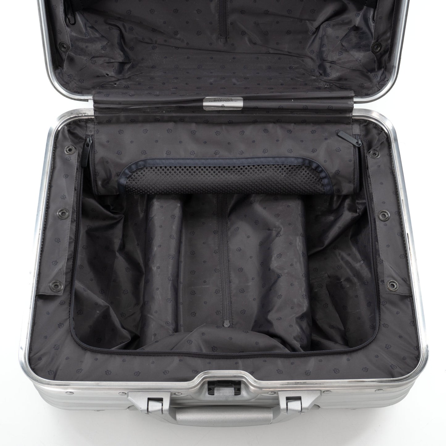リモワ オリジナル コンパクト 29L 4輪 シルバー 925.40.00.4 中古
