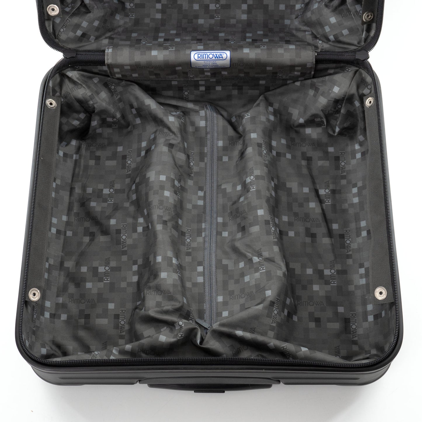 リモワ サルサ 27L 4輪 コンパクト マットブラック 810.40.32.4 中古