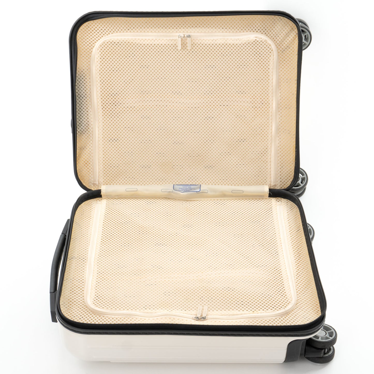 リモワ サルサエアー 22L 4輪 ミニ キャララホワイト 820.42.45.4 中古