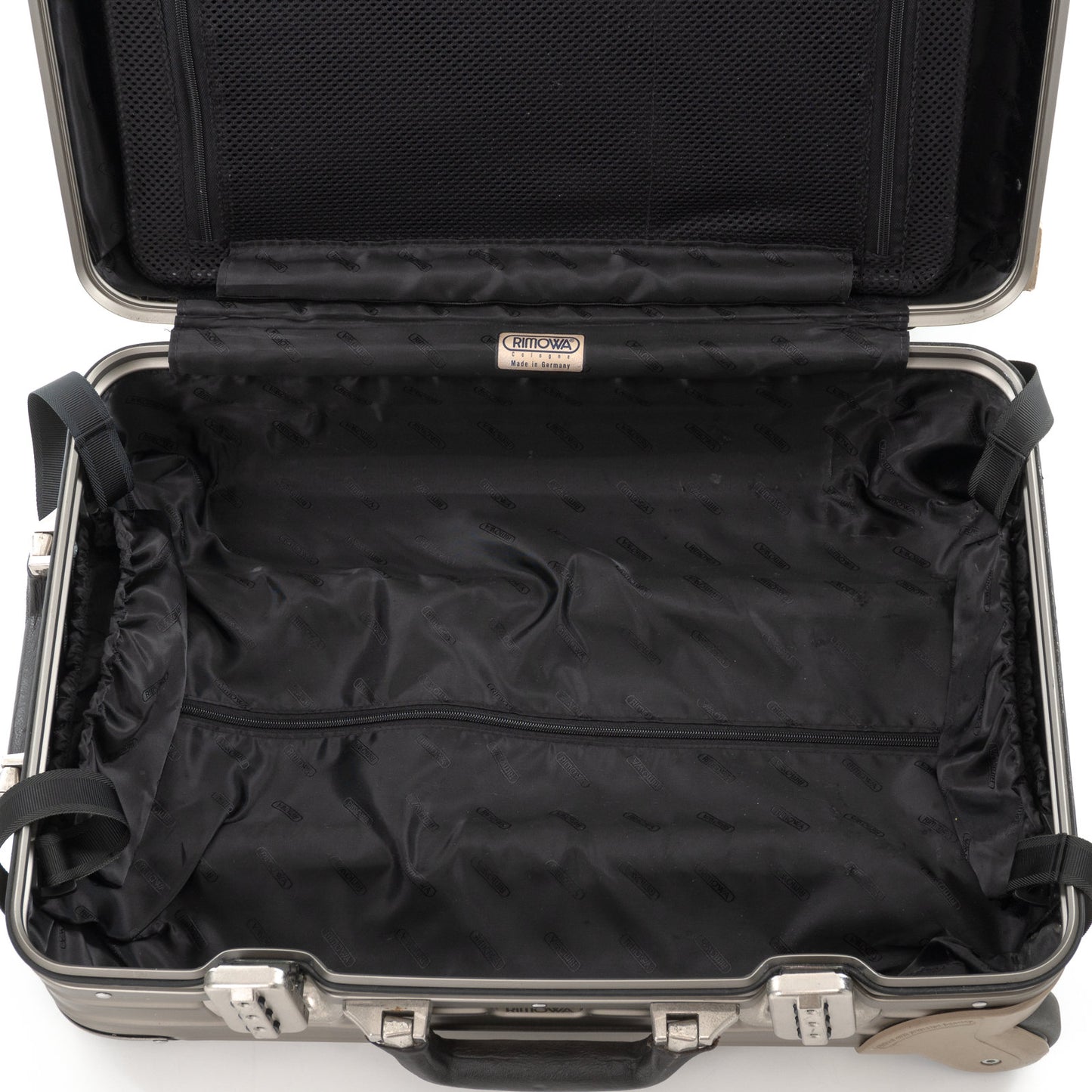 リモワ トパーズ 32L 2輪 キャビンS チタニウム 944.52 中古