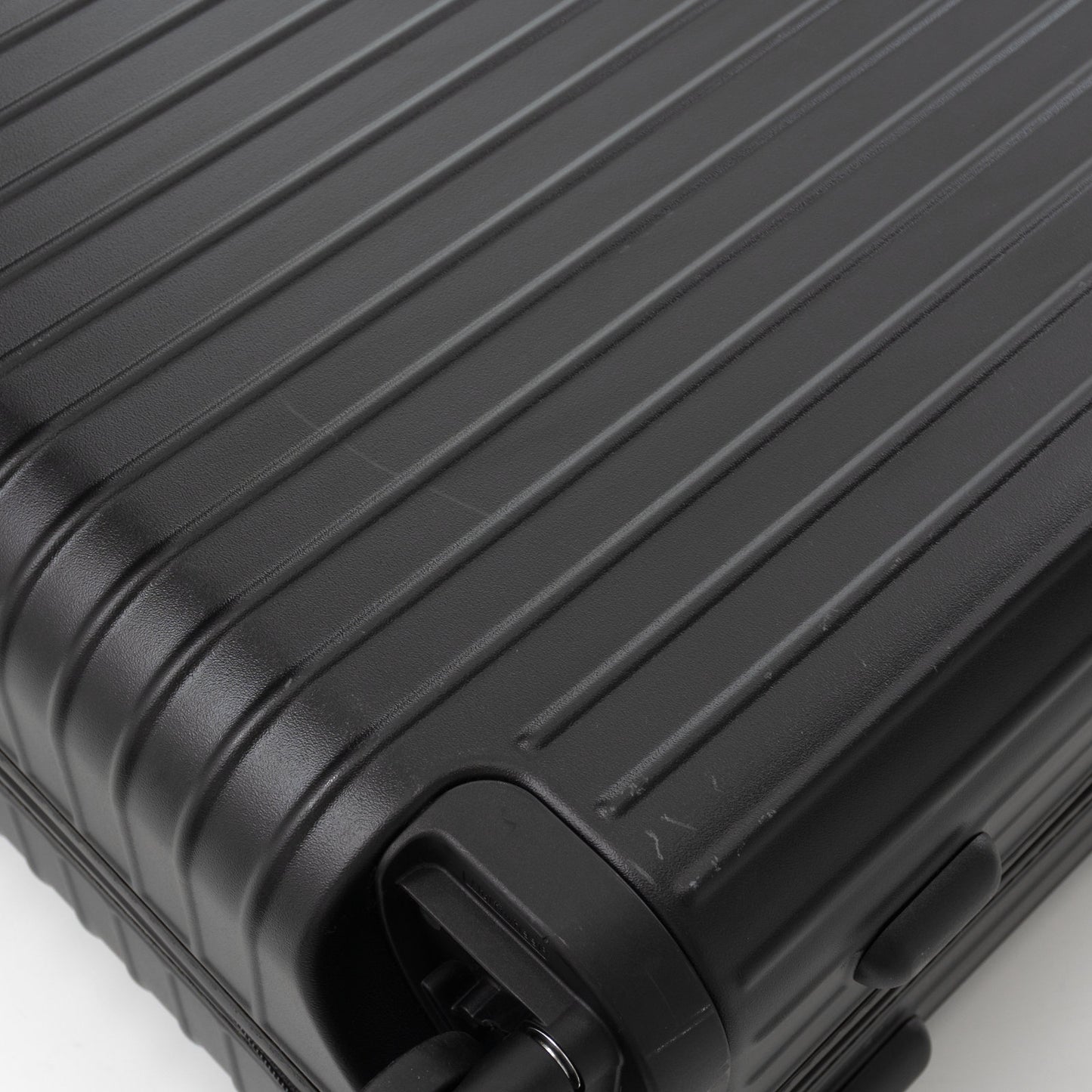 リモワ サルサ 33L 4輪 キャビンS マットブラック 810.52.32.4 中古