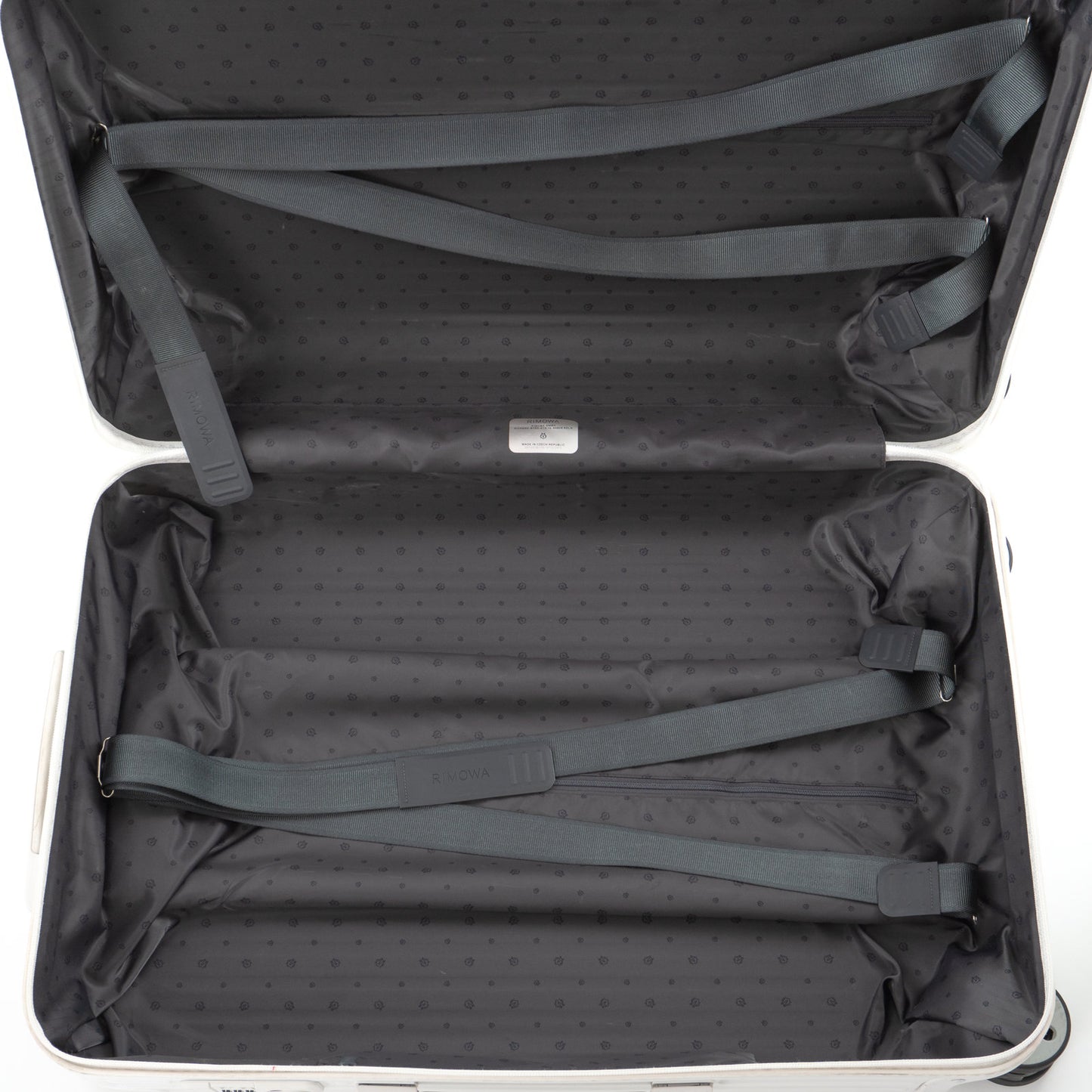 リモワ エッセンシャル チェックインM 60L 4輪 グロスホワイト 832.63.66.4 中古