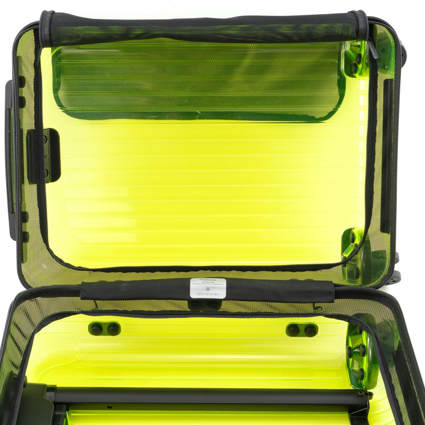 リモワ エッセンシャル キャビン 36L 4輪 ネオンライム 832.90.02.8 中古