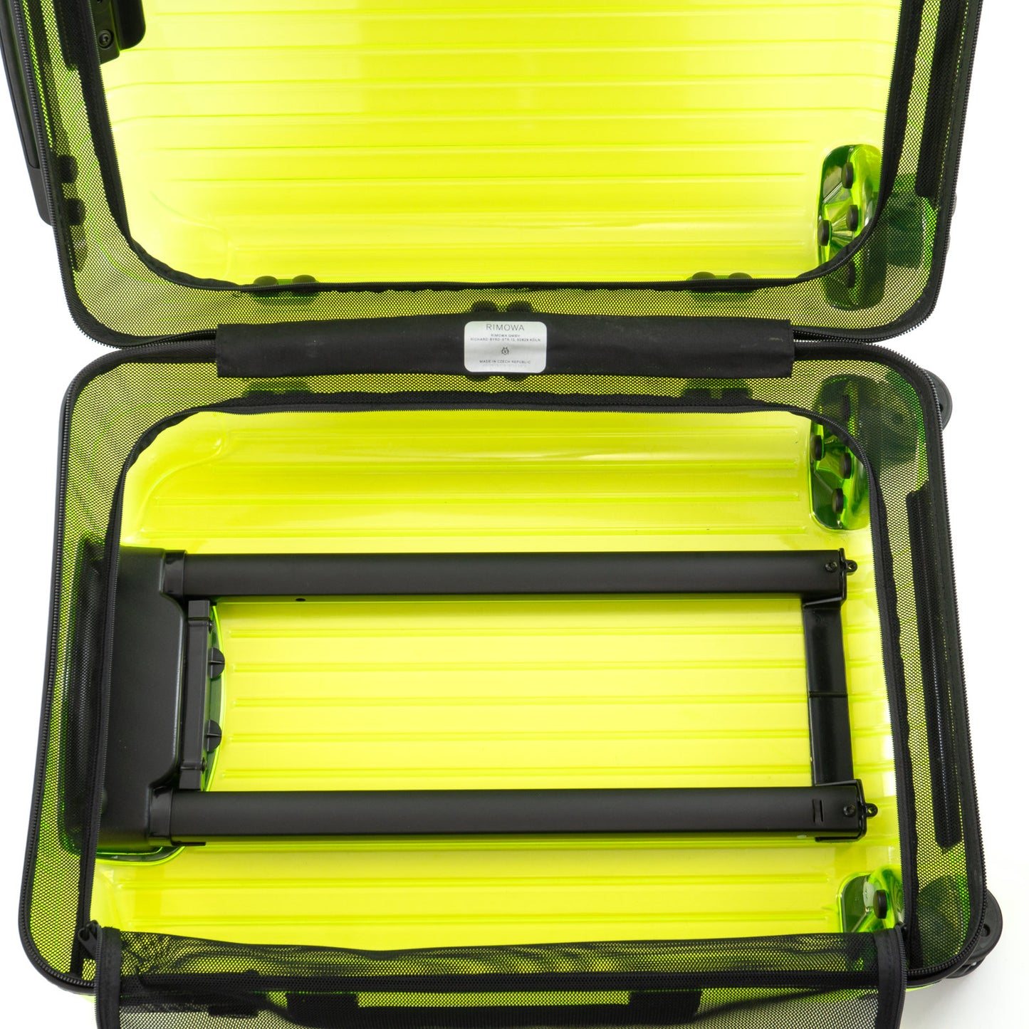 リモワ エッセンシャル キャビン 36L 4輪 ネオンライム 832.90.02.8 中古