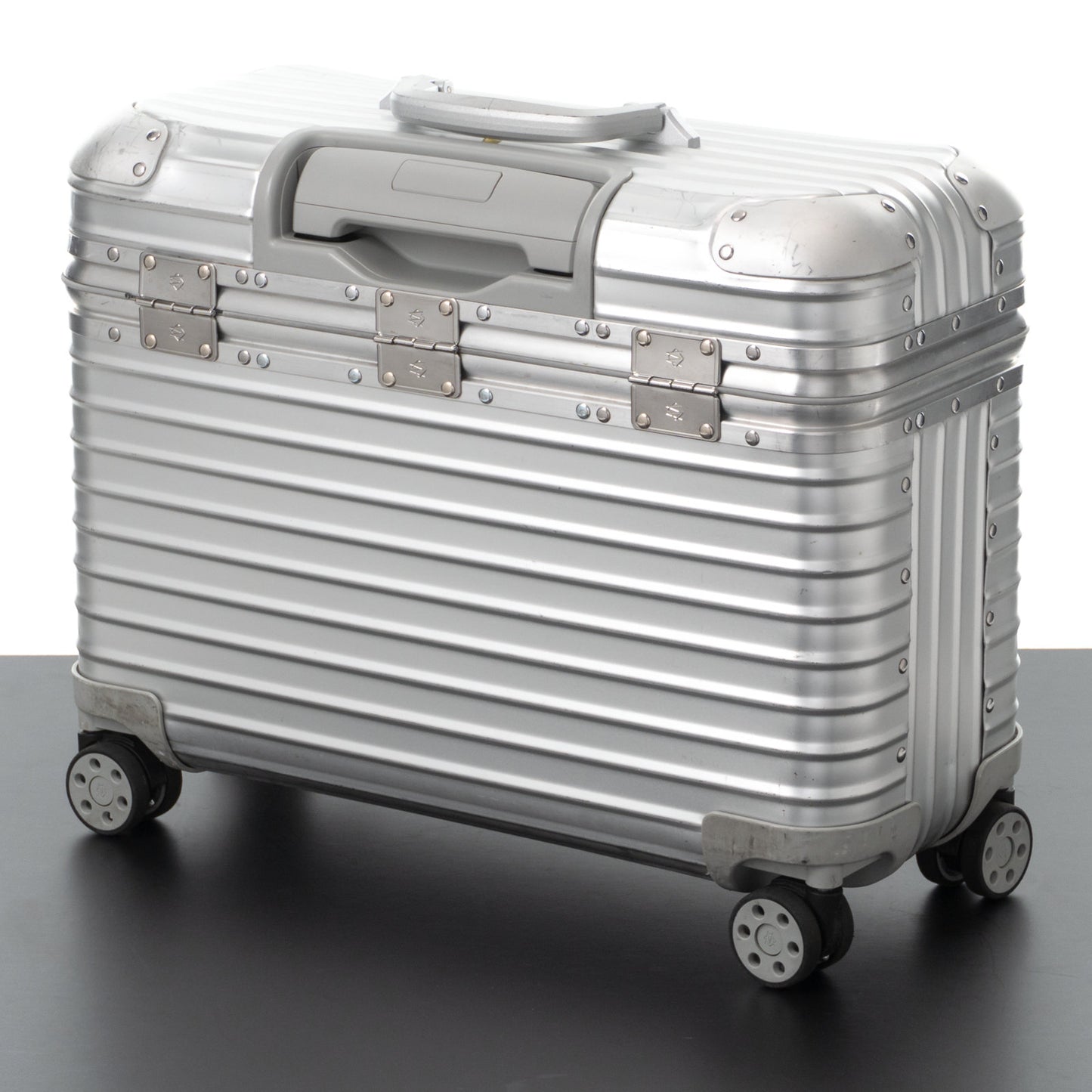 リモワ オリジナル パイロット 31L 4輪 シルバー 925.51.00.4 中古