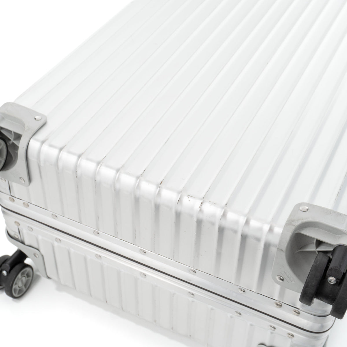 リモワ クラシックフライト 60L 4輪 チェックインM シルバー 971.63.00.4 中古
