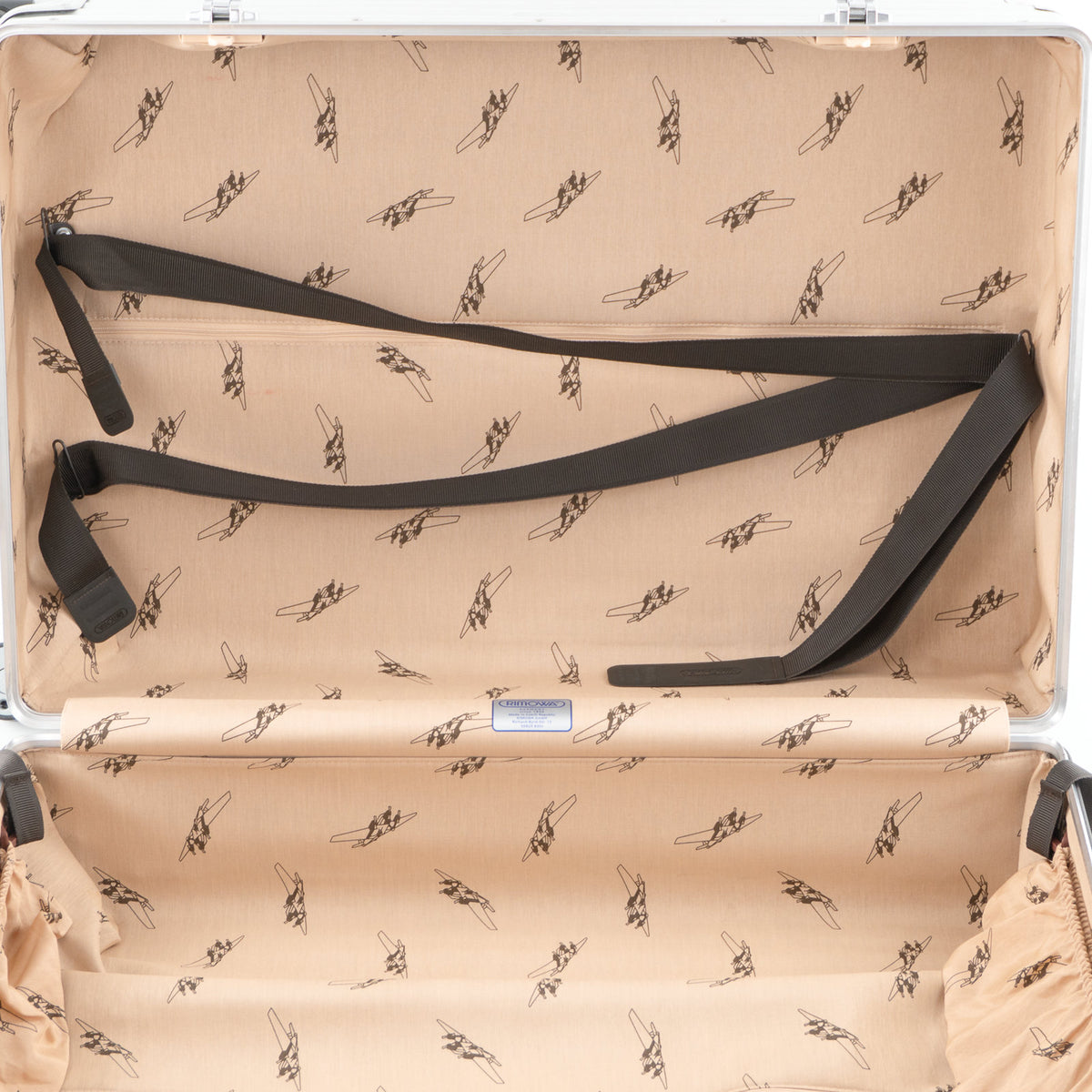 リモワ クラシックフライト 60L 4輪 チェックインM シルバー 971.63.00.4 中古