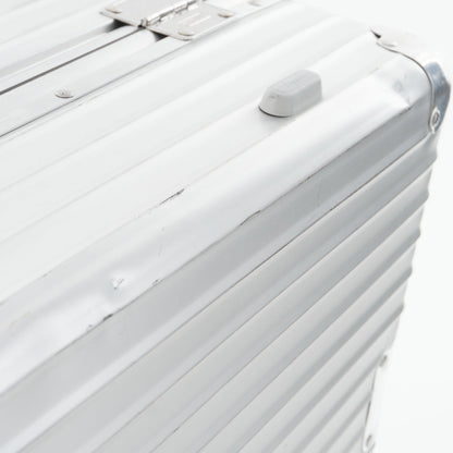 リモワ クラシックフライト 60L 4輪 チェックインM シルバー 971.63.00.4 中古