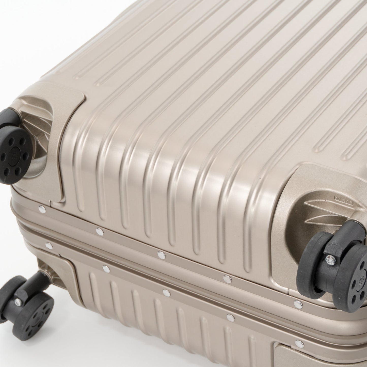 リモワ オリジナル キャビン 35L 4輪 チタニウム 925.53.04.4.04.4 中古