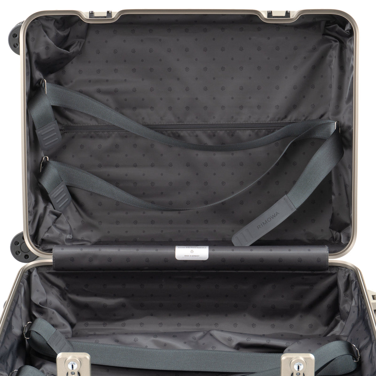 リモワ オリジナル キャビン 35L 4輪 チタニウム 925.53.04.4.04.4 中古