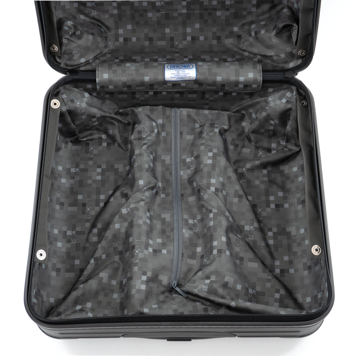 リモワ サルサ 27L 4輪 コンパクト マットブラック 810.40.32.4 中古