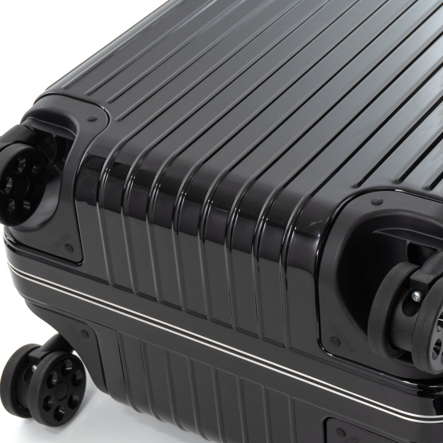 リモワ ハイブリッド チェックインM 60L 4輪 グロスブラック 883.63.62.4 中古