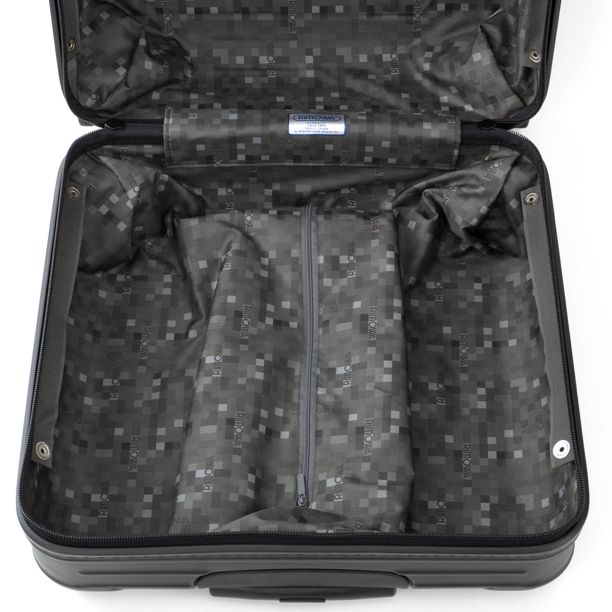 リモワ サルサ 27L 4輪 コンパクト マットブラック 810.40.32.4 中古