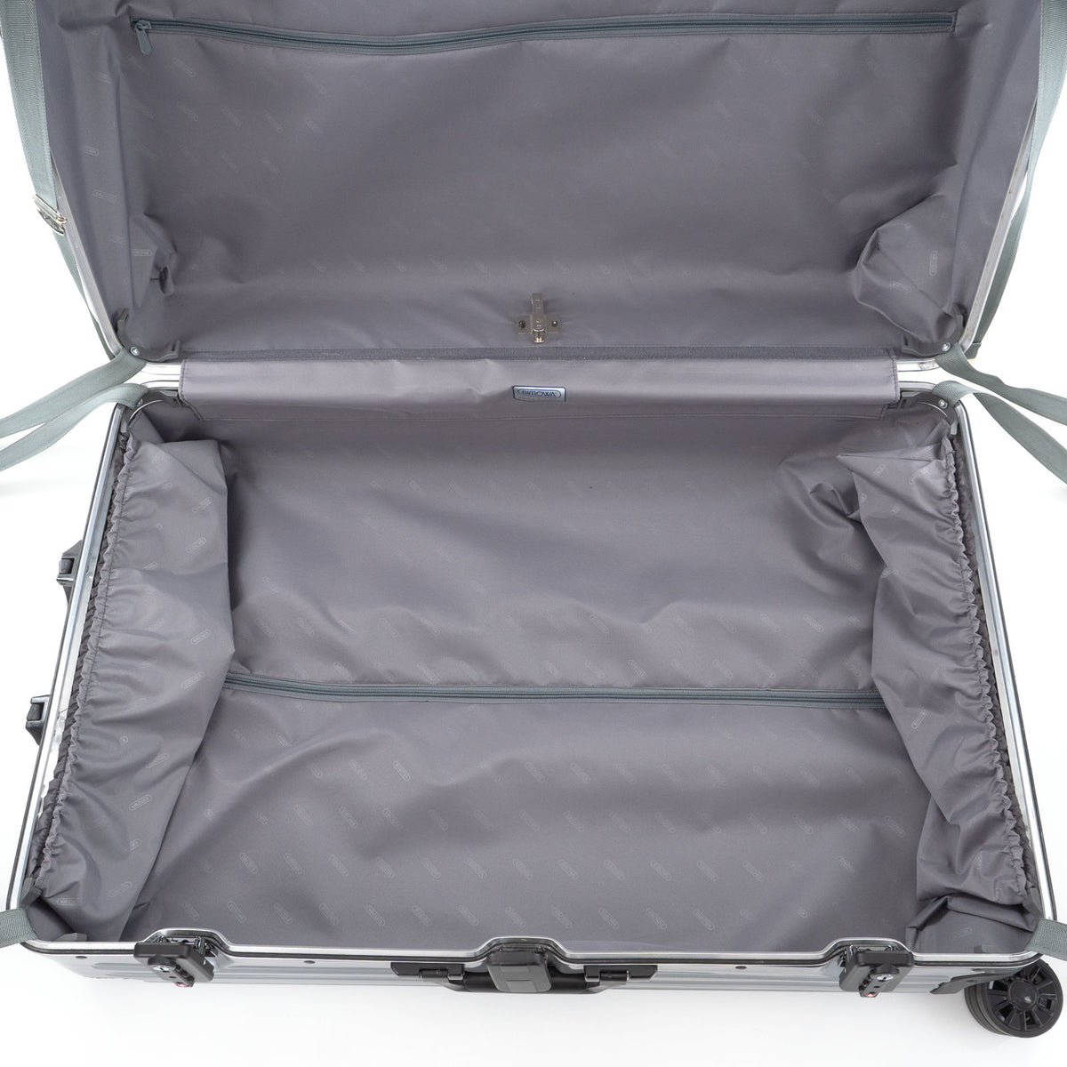 リモワ サンバ 104L 4輪 XL シルバーグレー 846.77 中古