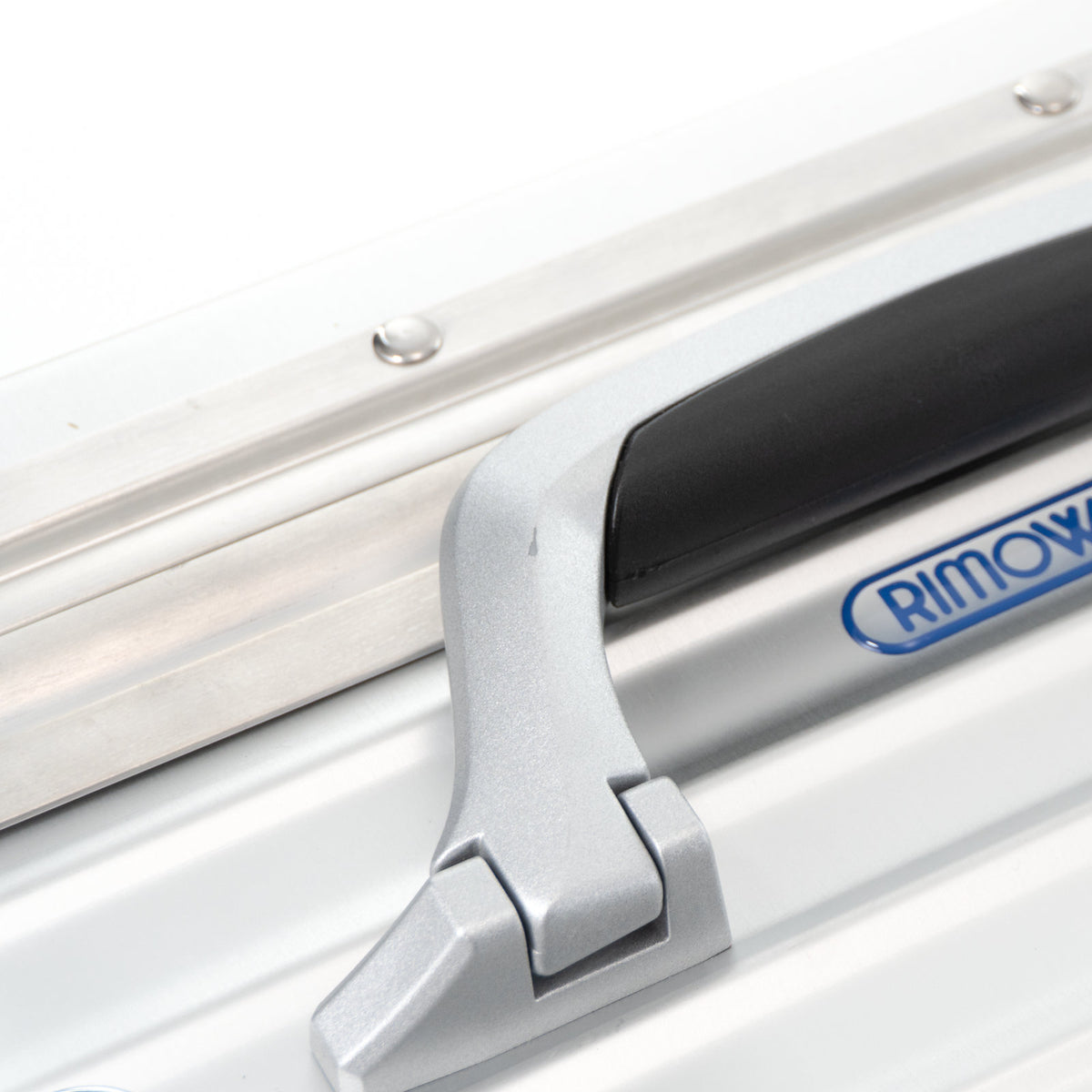 リモワ トロピカーナ 23L 2輪 キャビン シルバー 370.07.00.2 中古