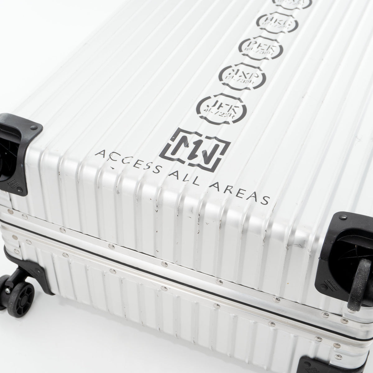 リモワ マイケル・ウォン クラシックフライト 76L 4輪 チェックインL シルバー 970.90.02.9 中古