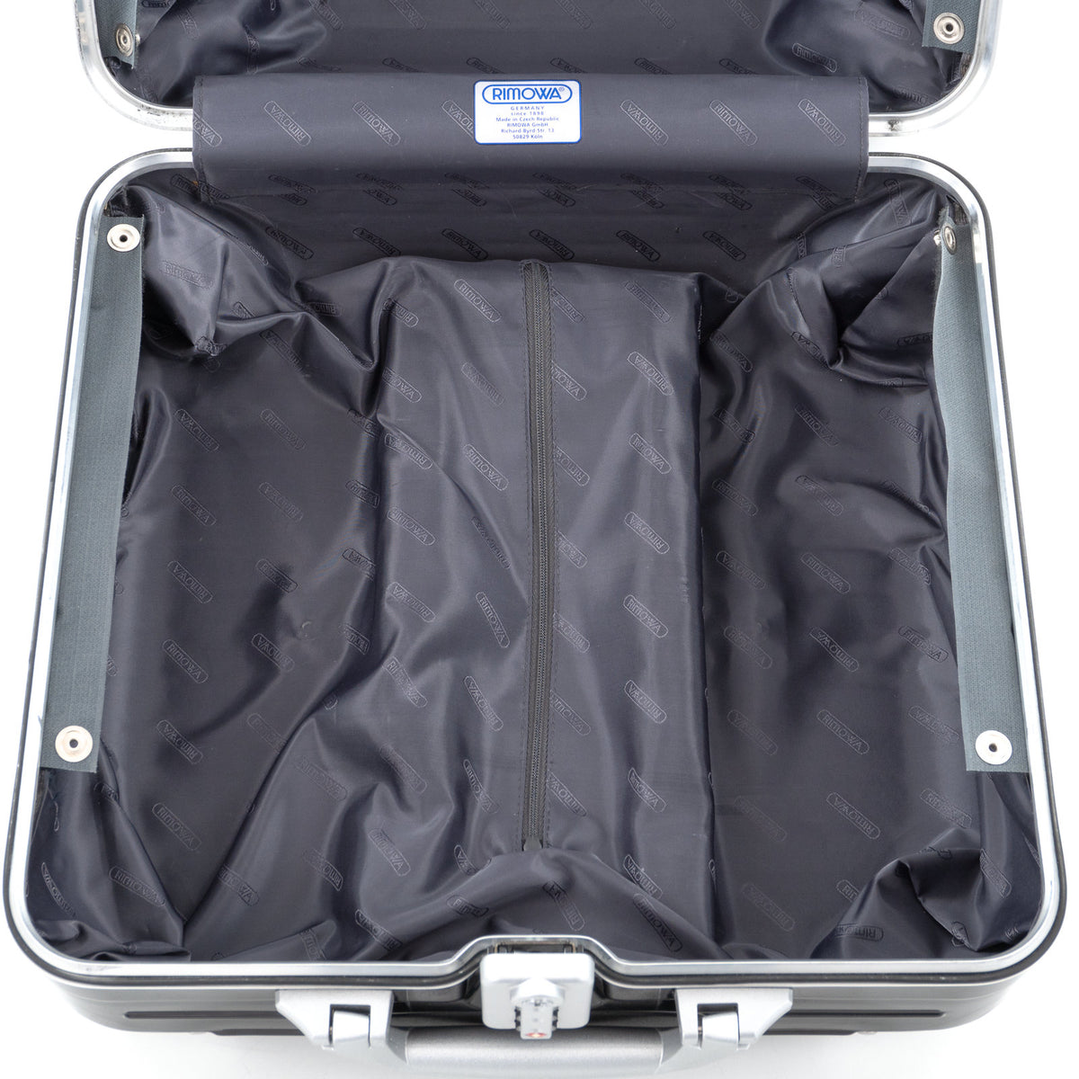 リモワ リンボ 27L 4輪 コンパクト グロスブラック 881.40.50.4 中古