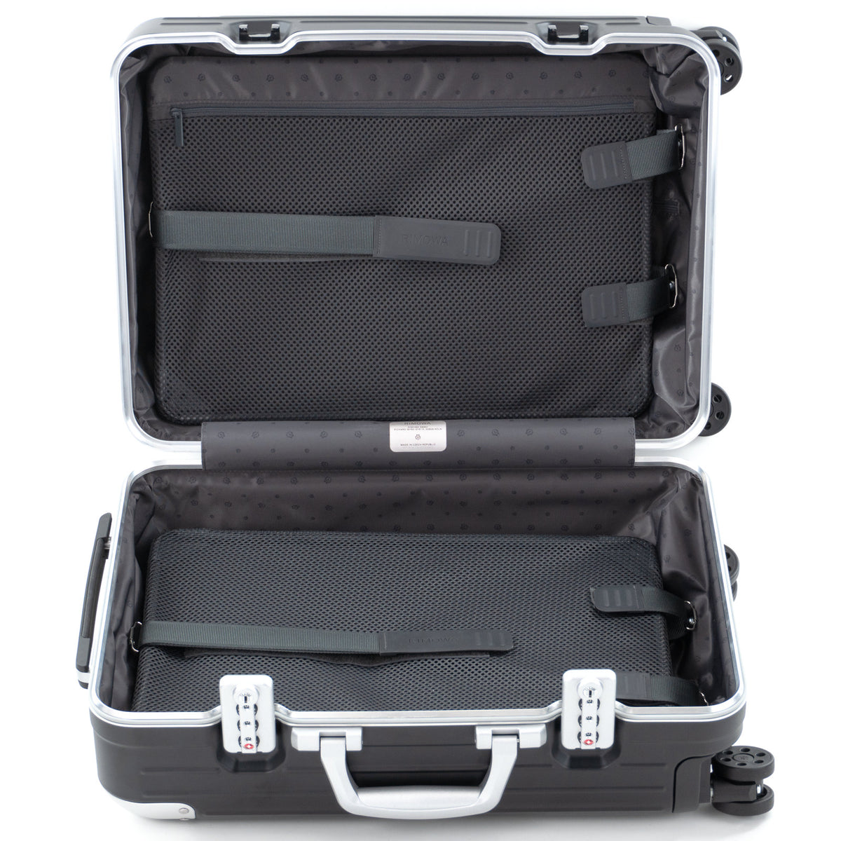 リモワ ハイブリッド キャビン 37L 4輪 マットブラック 883.53.63.1 中古