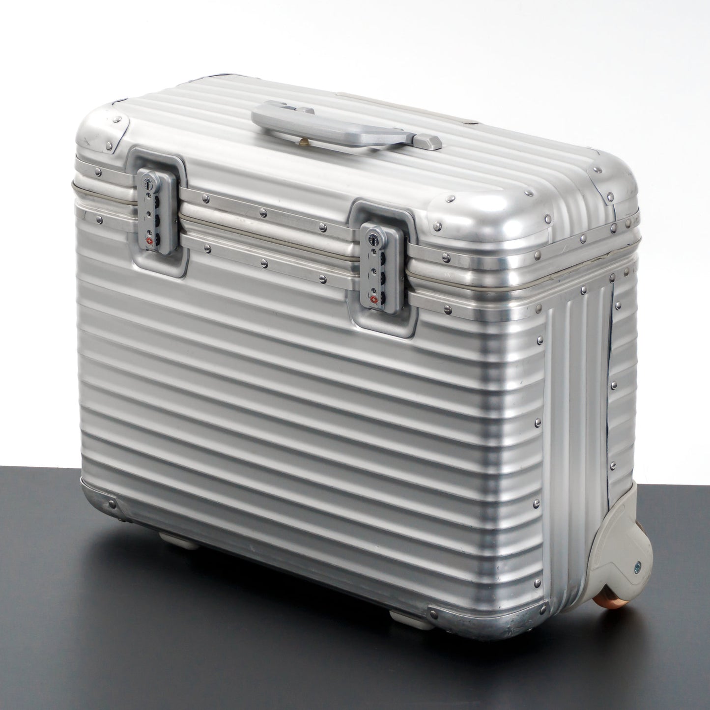 RIMOWA(リモワ) トパーズ 36L 2輪 パイロット