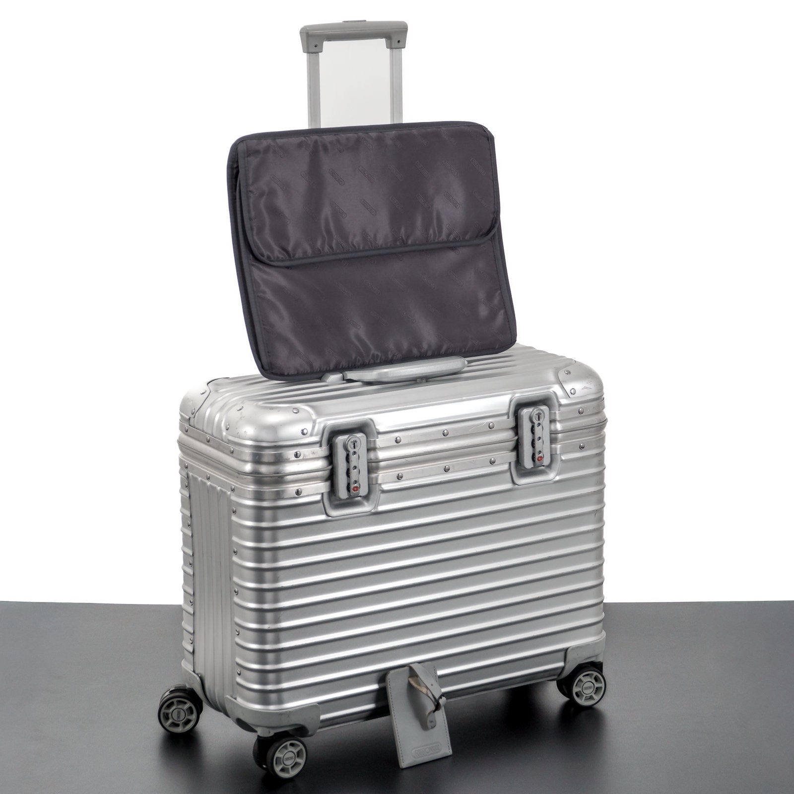 RIMOWA PILOTリモワ パイロット　Audi仕様　2輪廃盤 36ℓ 1366474642.jpg?1634035017