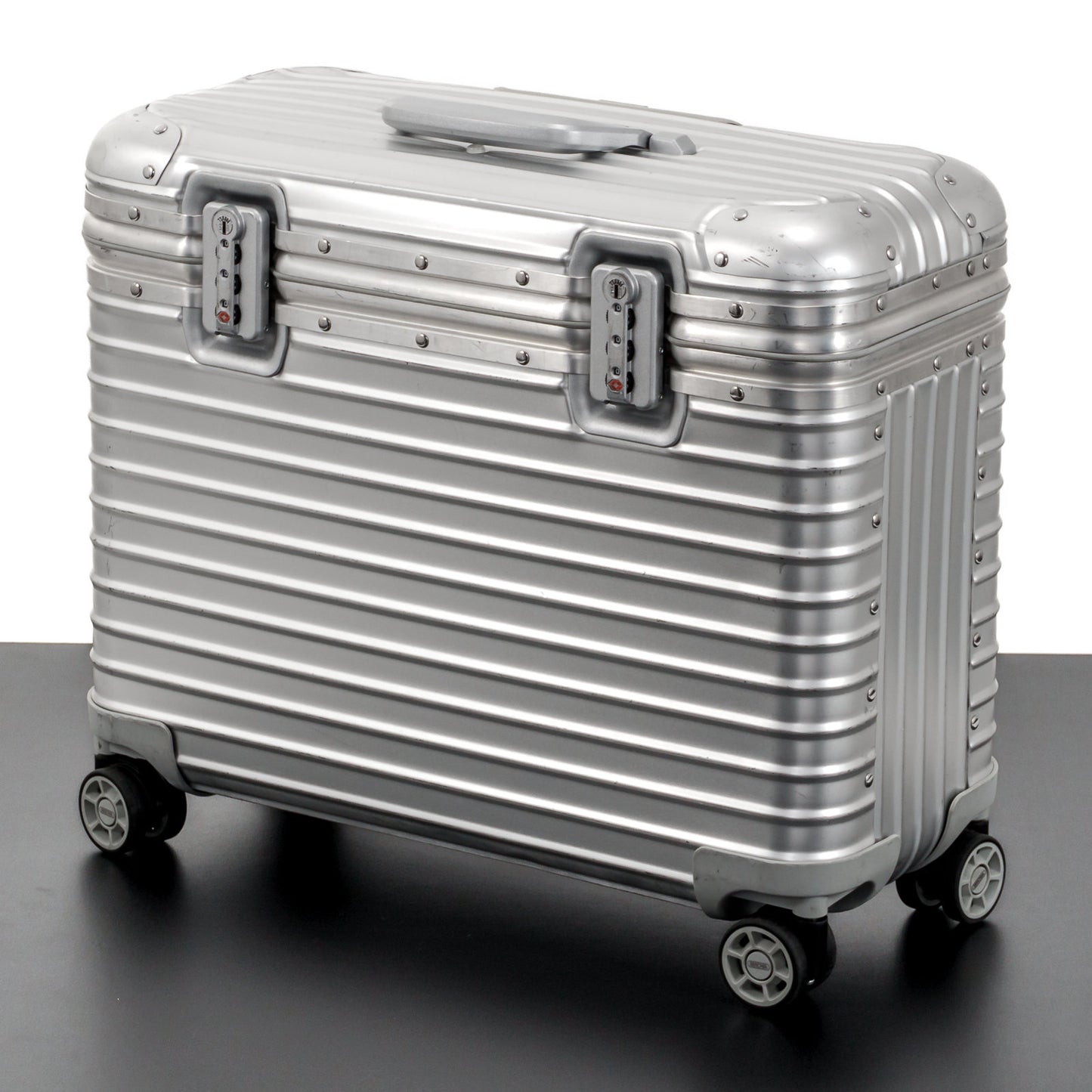 RIMOWA(リモワ) トパーズ 34L 4輪 パイロット