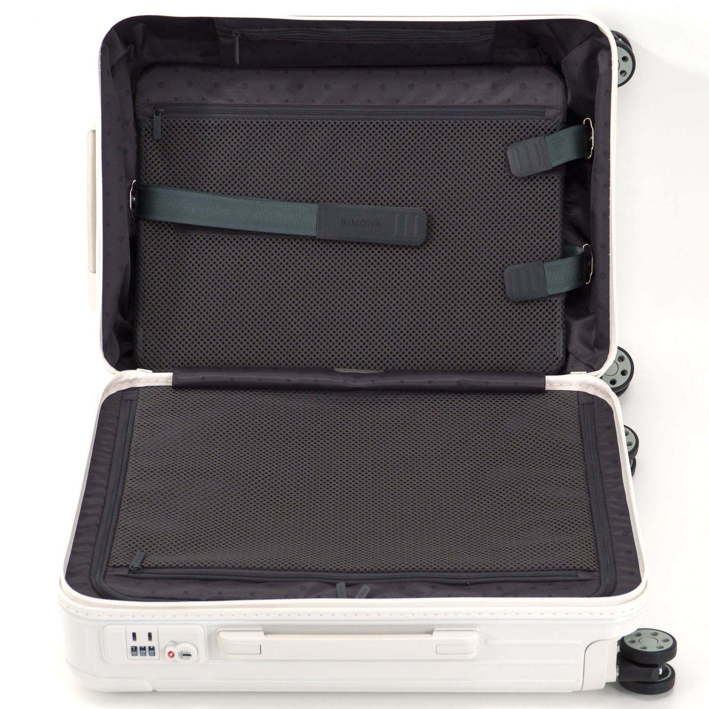 RIMOWA(リモワ) エッセンシャル 36L 4輪 キャビン