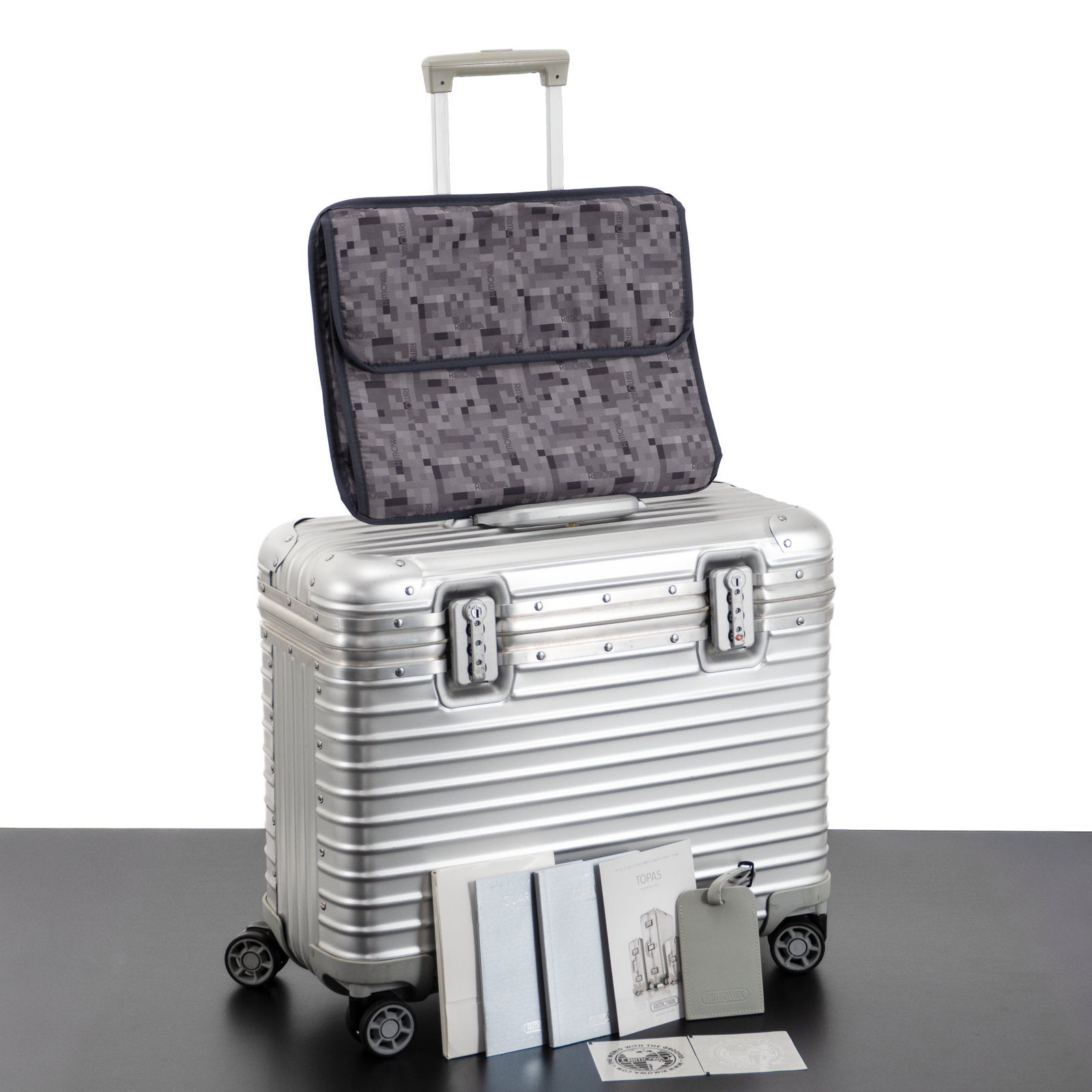 パイロット (Pilot)：1～2日程度 – 中古RIMOWA(リモワ)専門店 スーツ
