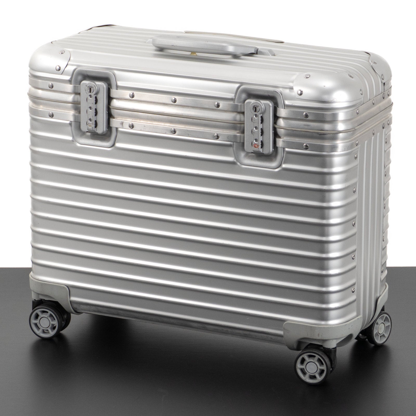 RIMOWA(リモワ) トパーズ 34L 4輪 パイロット – 中古RIMOWA(リモワ