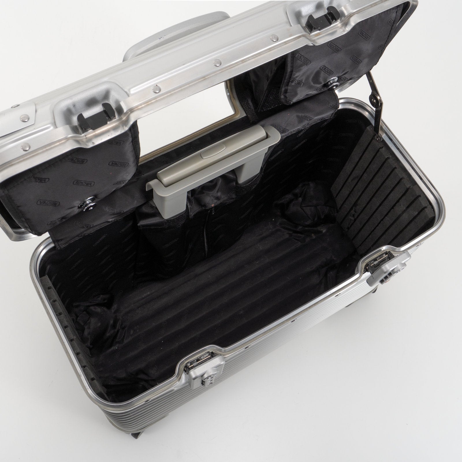 RIMOWA(リモワ) トパーズ 34L 4輪 パイロット – 中古RIMOWA(リモワ