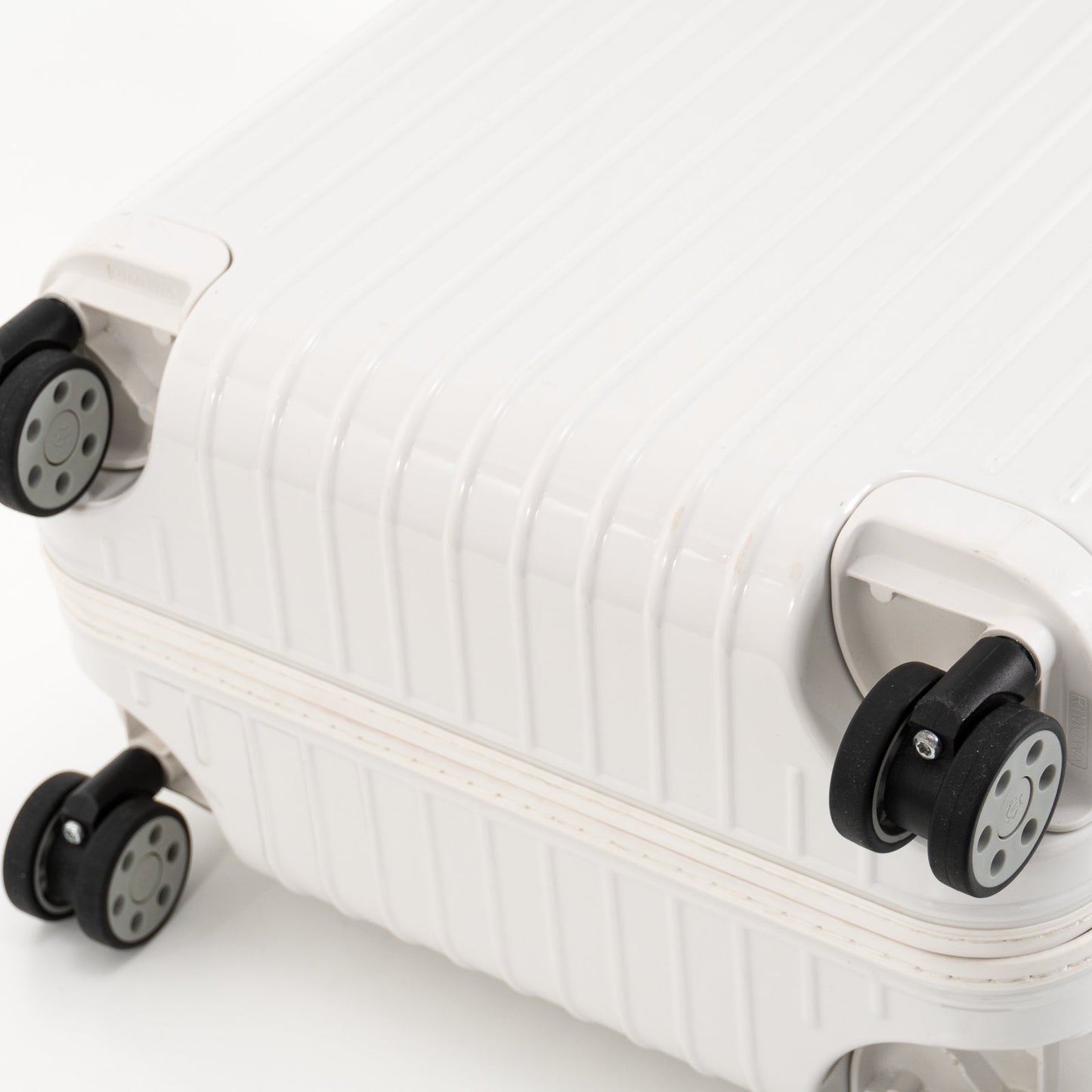 RIMOWA(リモワ) エッセンシャル 36L 4輪 キャビン
