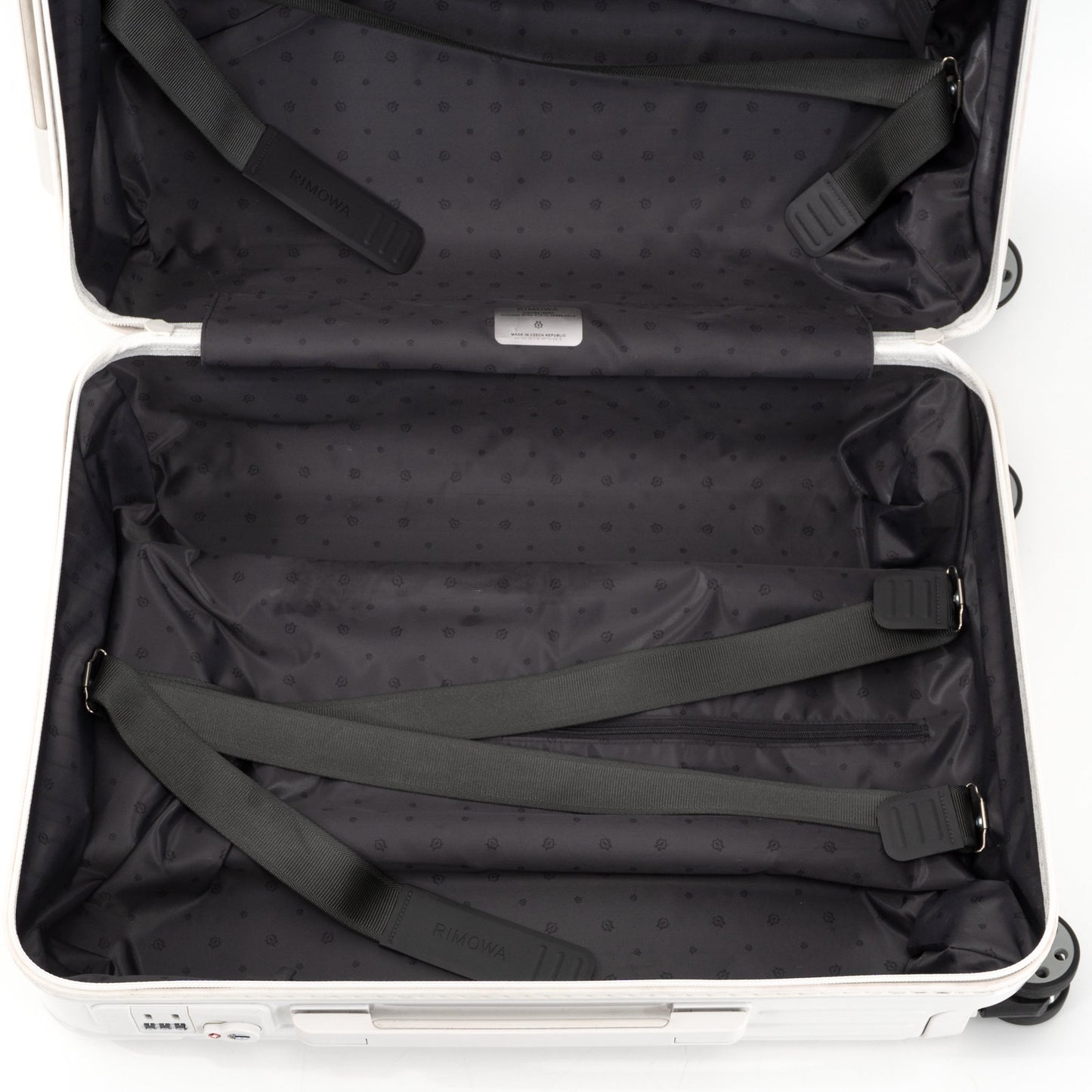 RIMOWA(リモワ) エッセンシャル 36L 4輪 キャビン