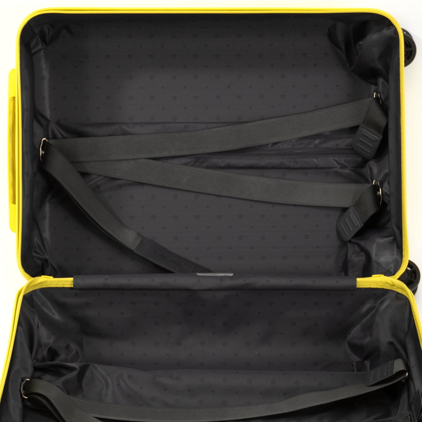 RIMOWA(リモワ) エッセンシャル 36L 4輪 キャビン